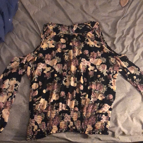 A vintage flower blouse. - Picture 1 of 1